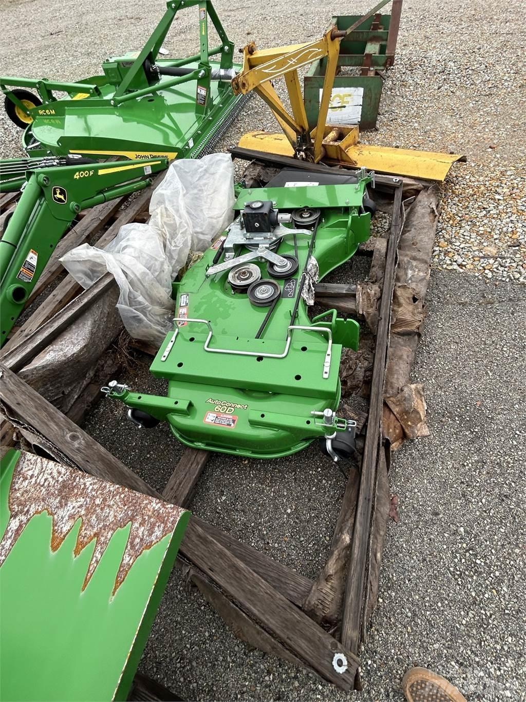 John Deere 60D Kaszák