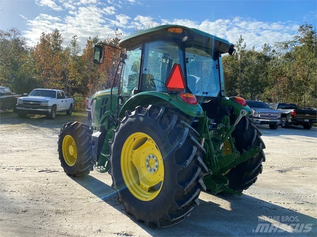 John Deere 6135E Traktorok
