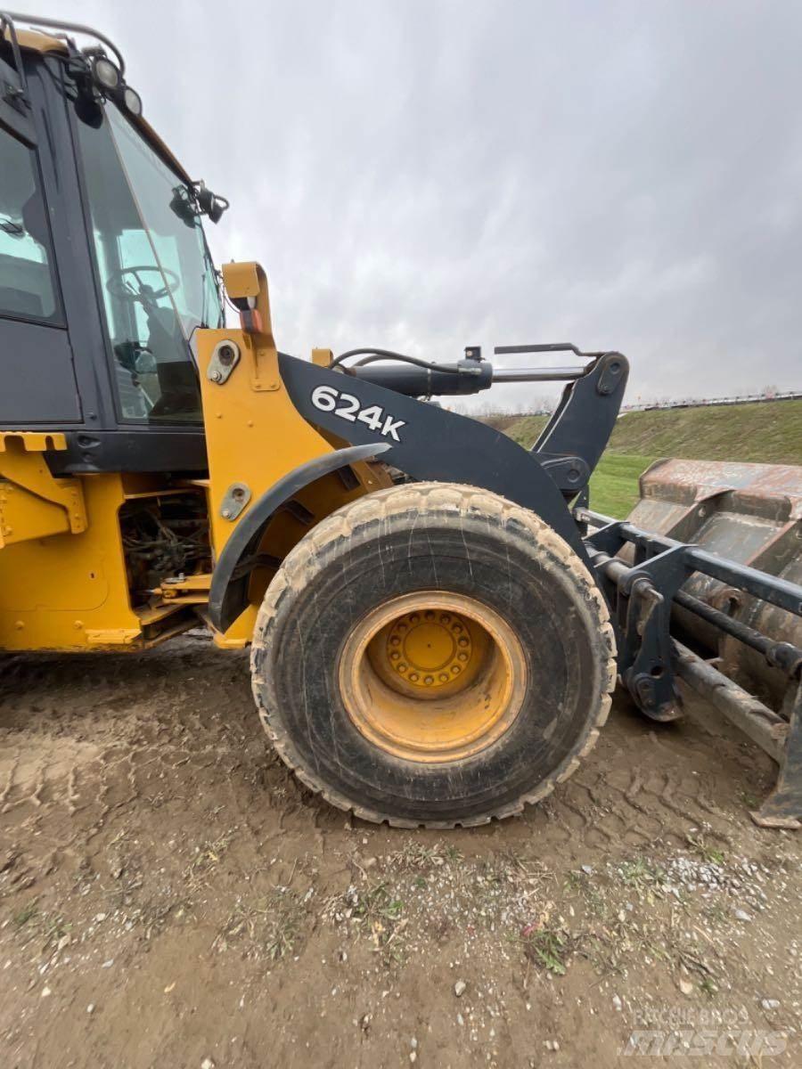 John Deere 624K Gumikerekes homlokrakodók