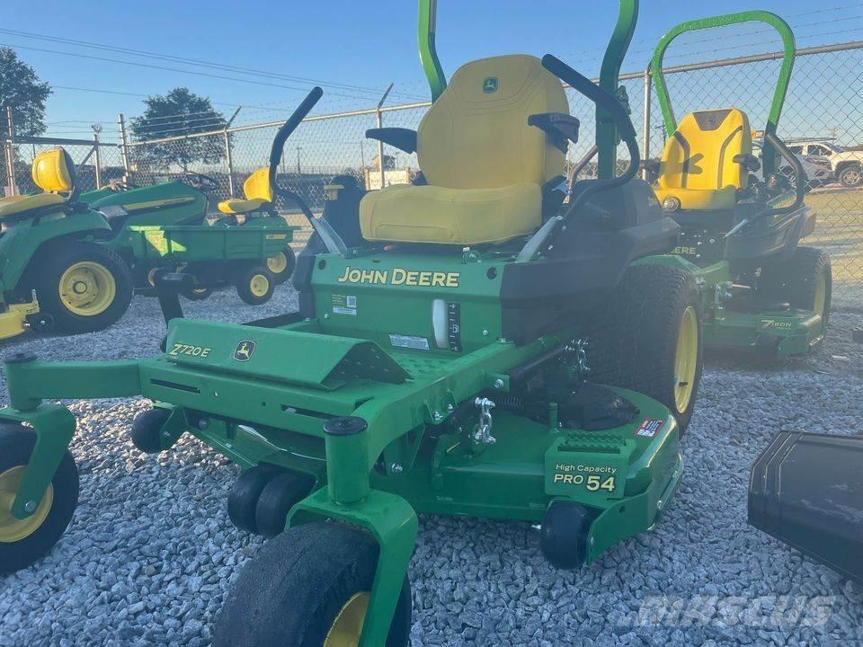 John Deere 720E Nulla fordulósugarú fűnyírók