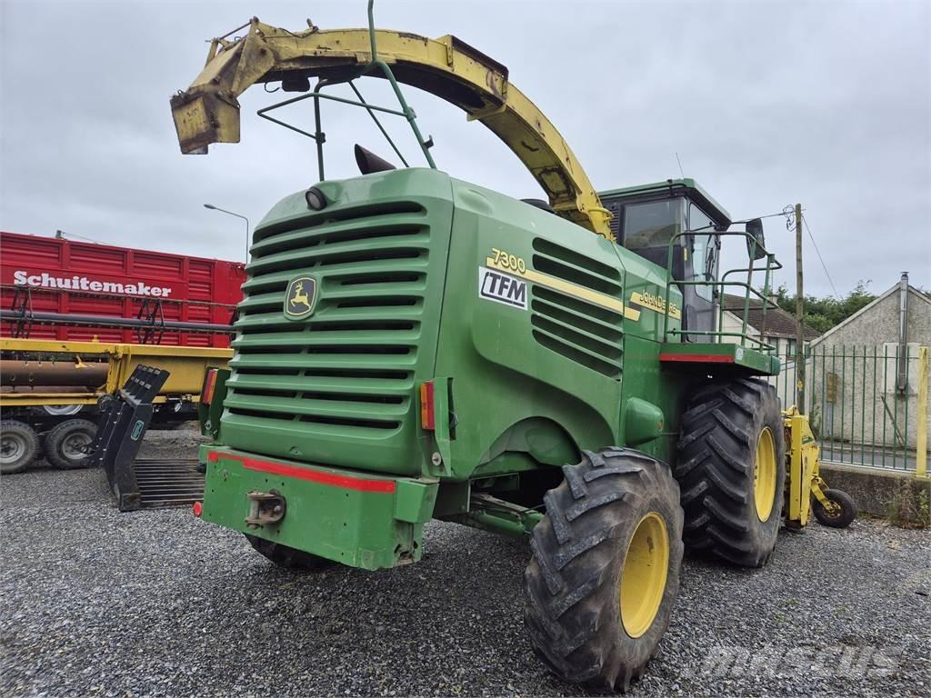John Deere 7300 Szecskázók