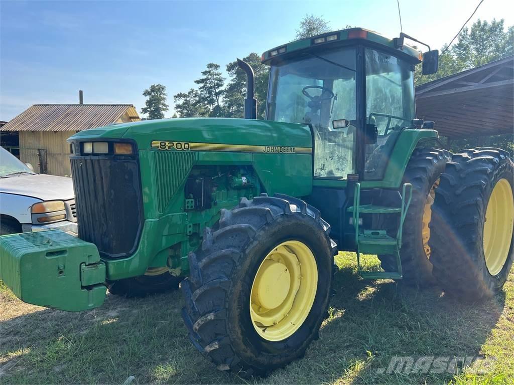John Deere 8200 Traktorok