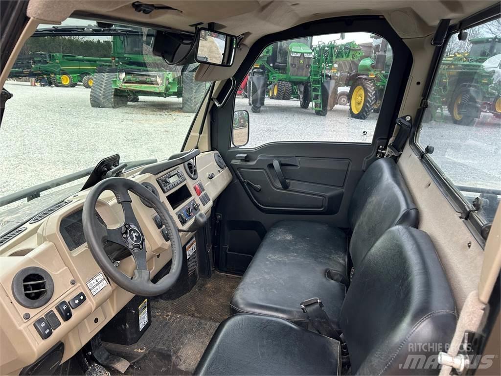 John Deere 835R Haszongépek