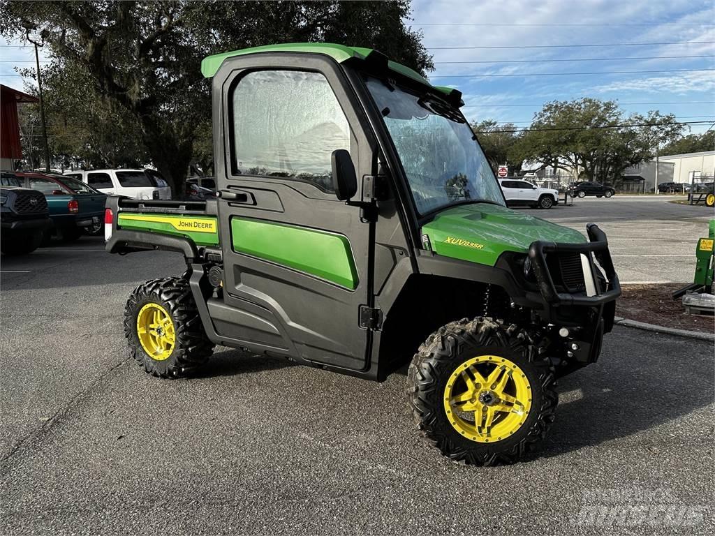 John Deere 835R Haszongépek
