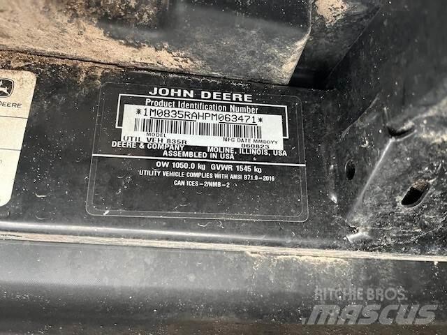 John Deere 835R Haszongépek