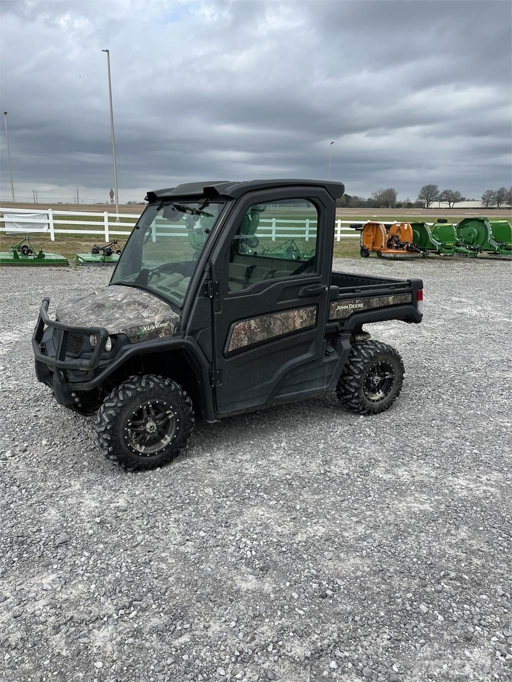 John Deere 835R Haszongépek
