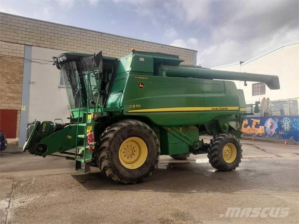 John Deere C670 Kombájnok