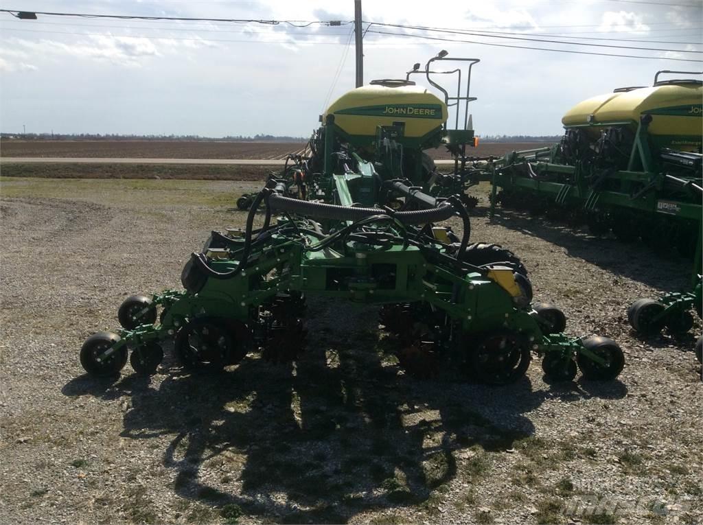 John Deere DR18 Szemenként vetőgépek