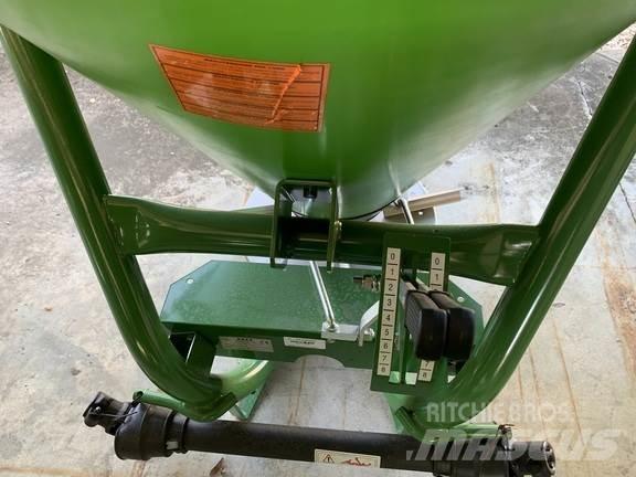 John Deere F/500 Vontatott trágyaszórók