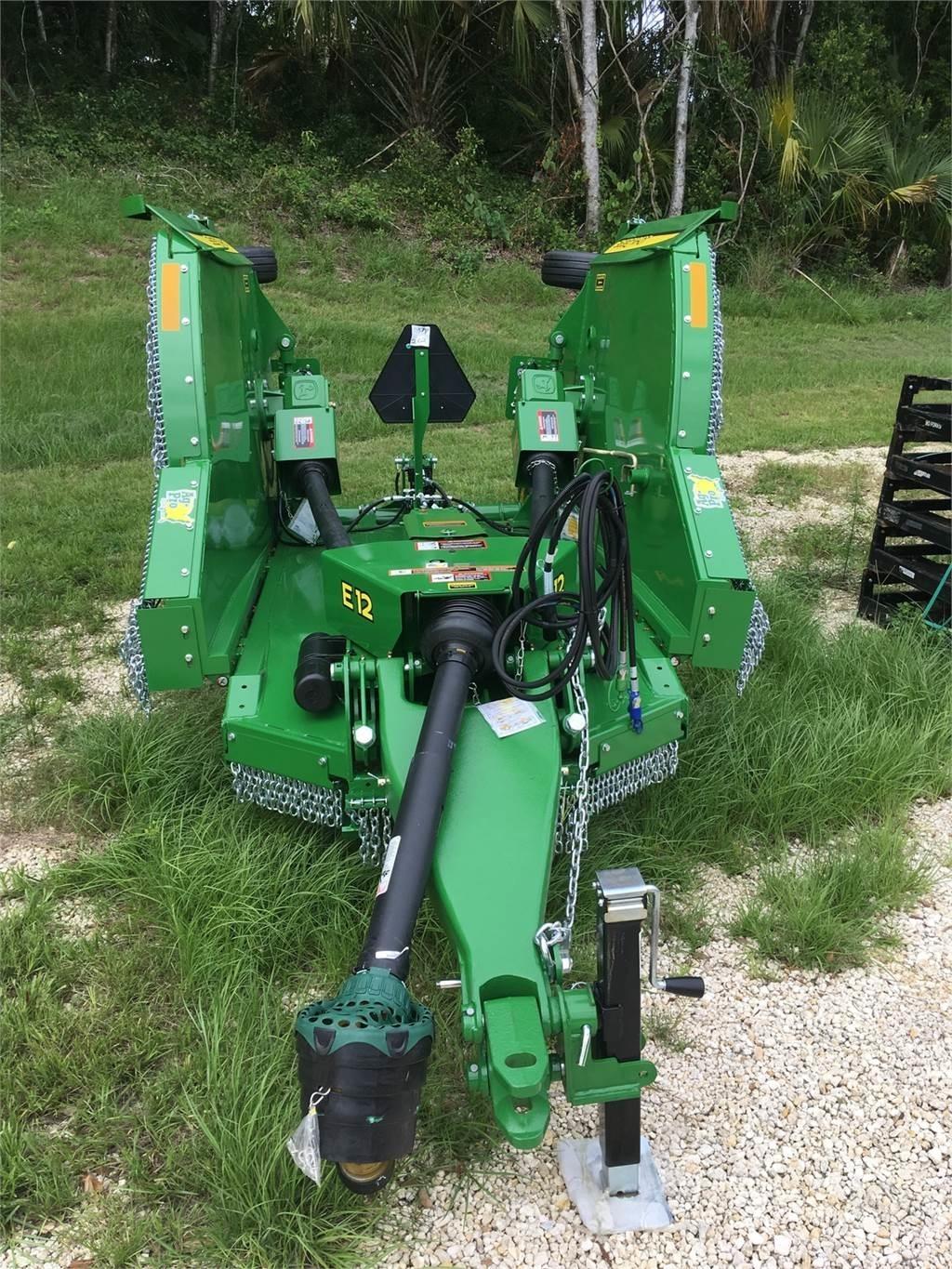 John Deere FC12E Bála aprító, vágó, csomagoló