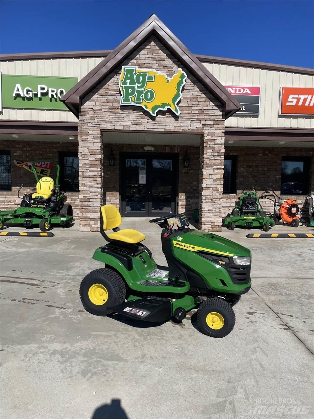 John Deere S110 Ráülős fűnyírók