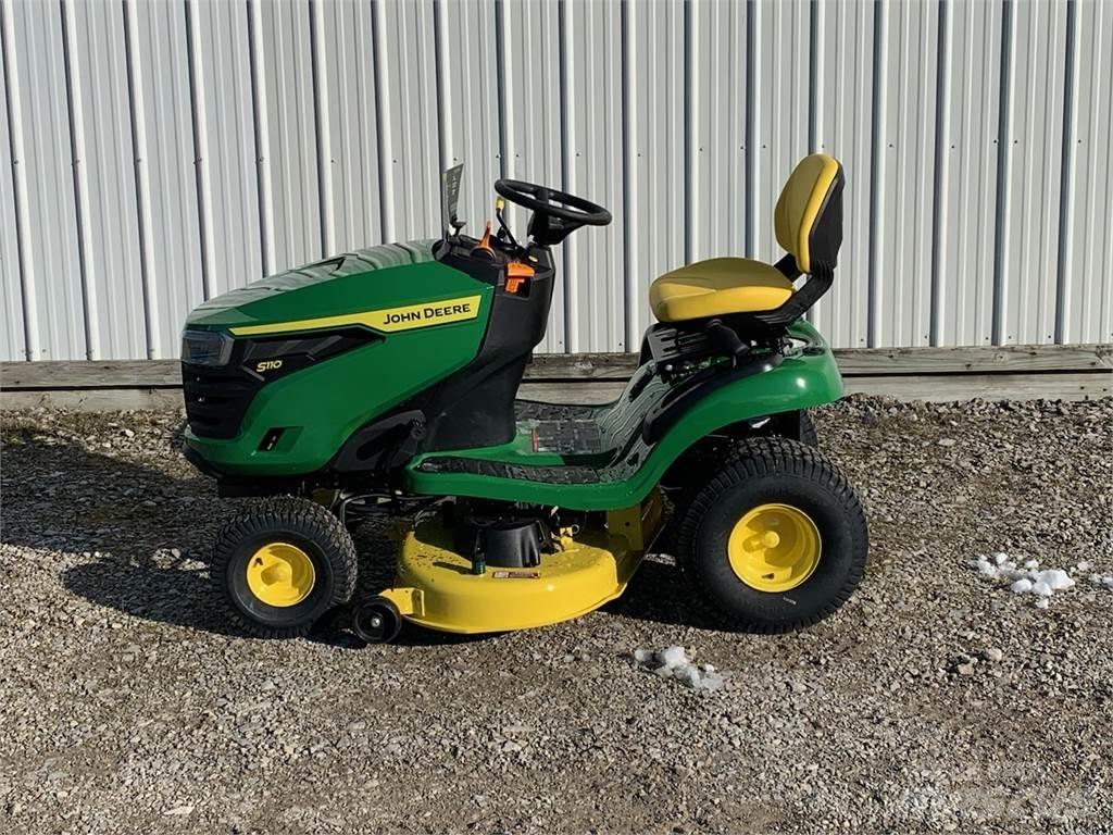 John Deere S110 Ráülős fűnyírók