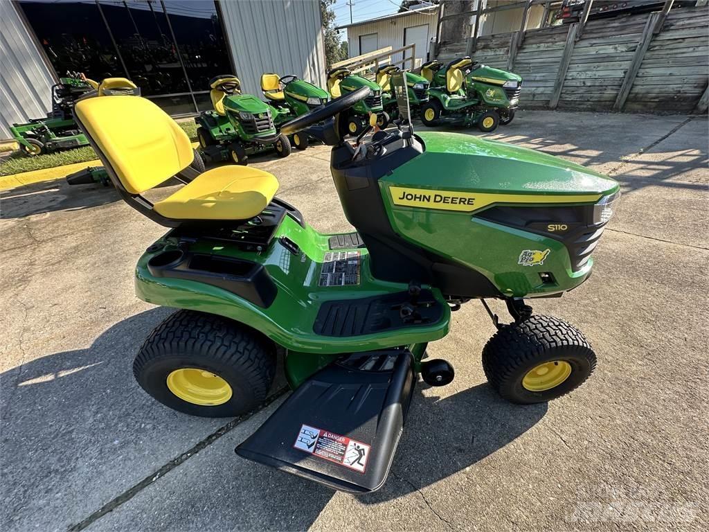 John Deere S110 Ráülős fűnyírók