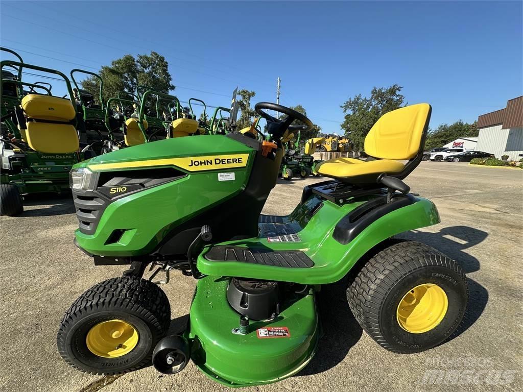 John Deere S110 Ráülős fűnyírók