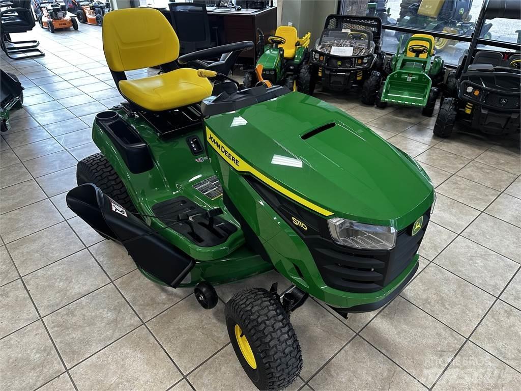 John Deere S110 Ráülős fűnyírók