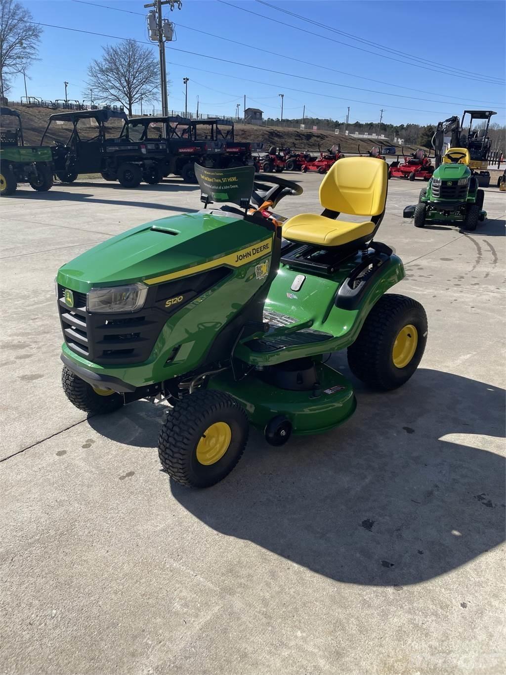 John Deere S120 Ráülős fűnyírók