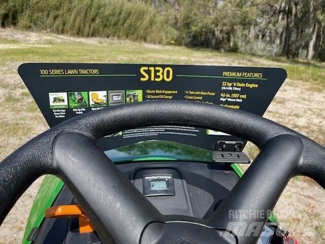 John Deere S130 Ráülős fűnyírók