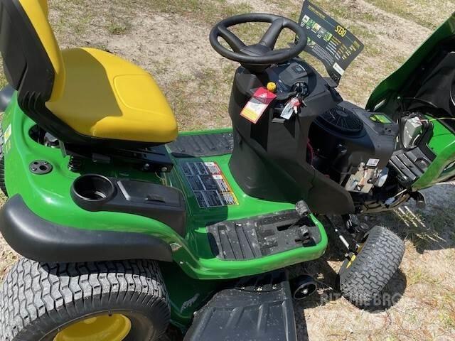 John Deere S130 Ráülős fűnyírók