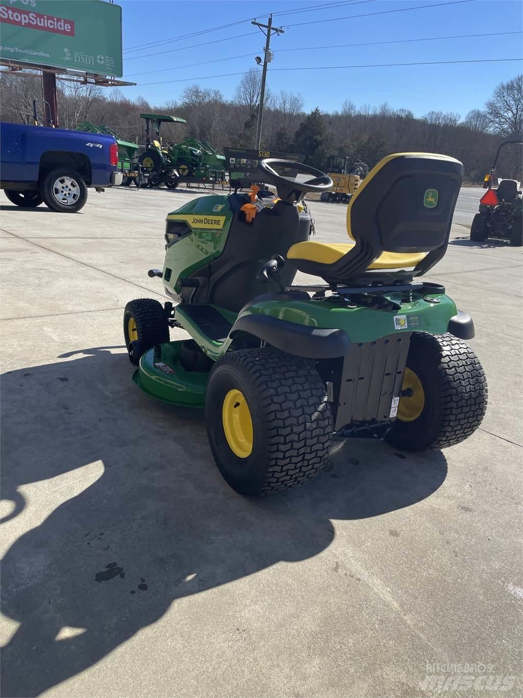 John Deere S130 Ráülős fűnyírók
