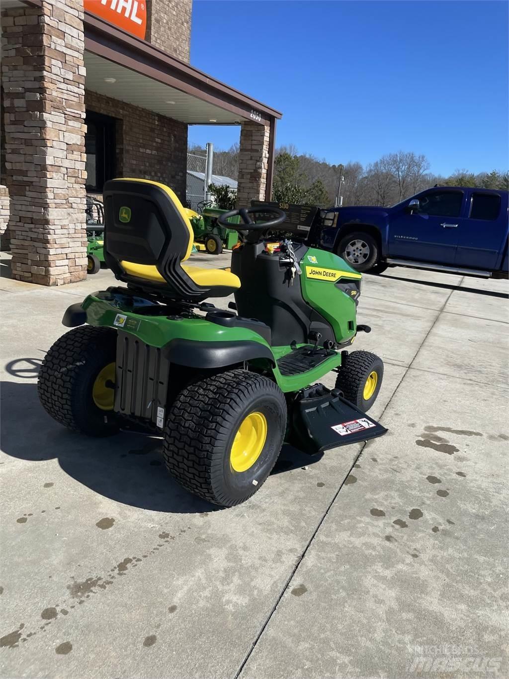 John Deere S130 Ráülős fűnyírók