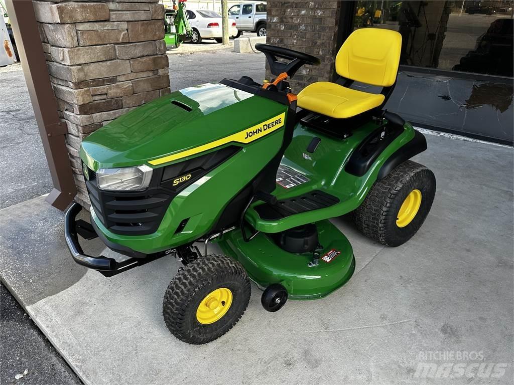 John Deere S130 Ráülős fűnyírók