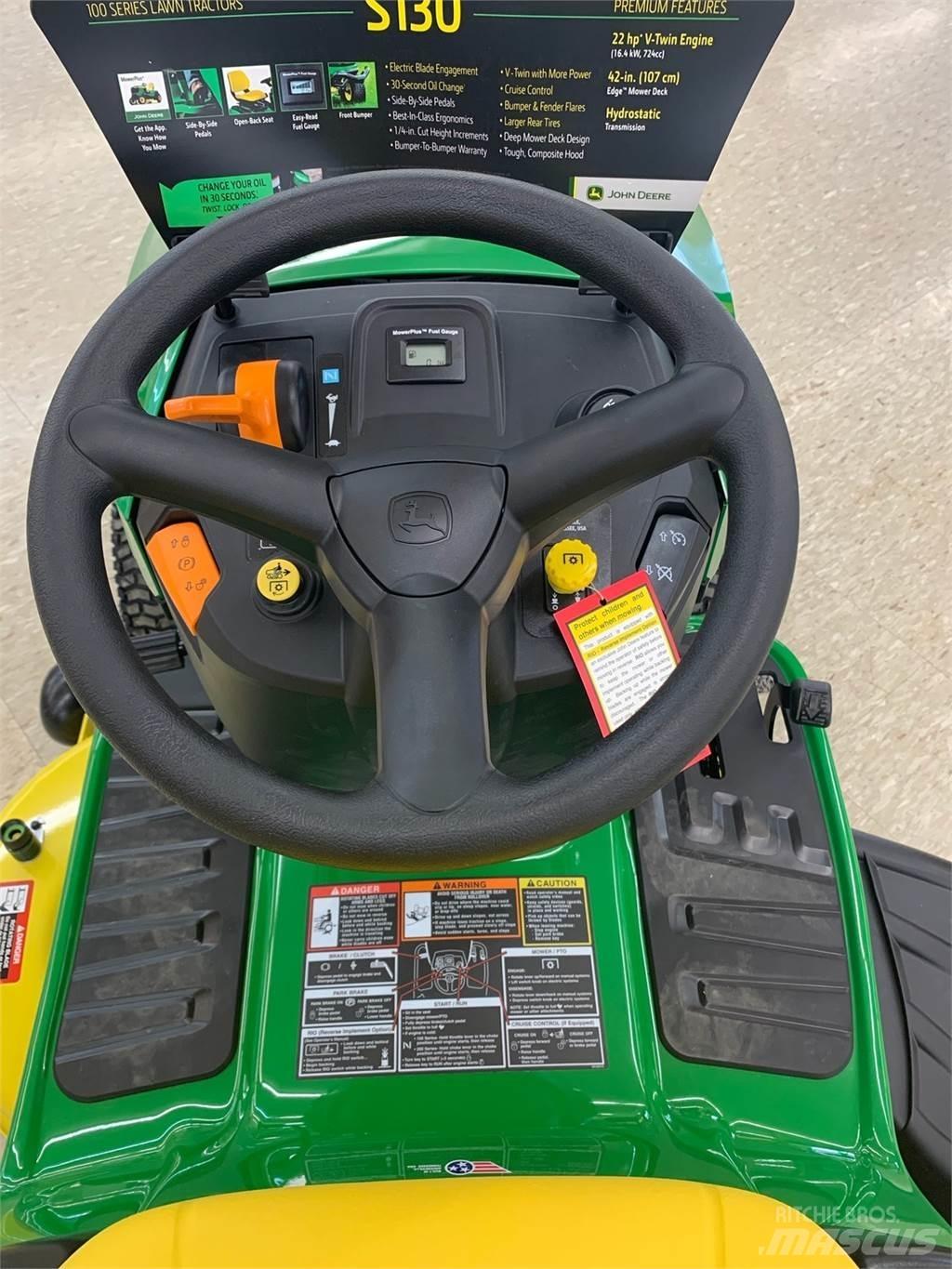 John Deere S130 Ráülős fűnyírók