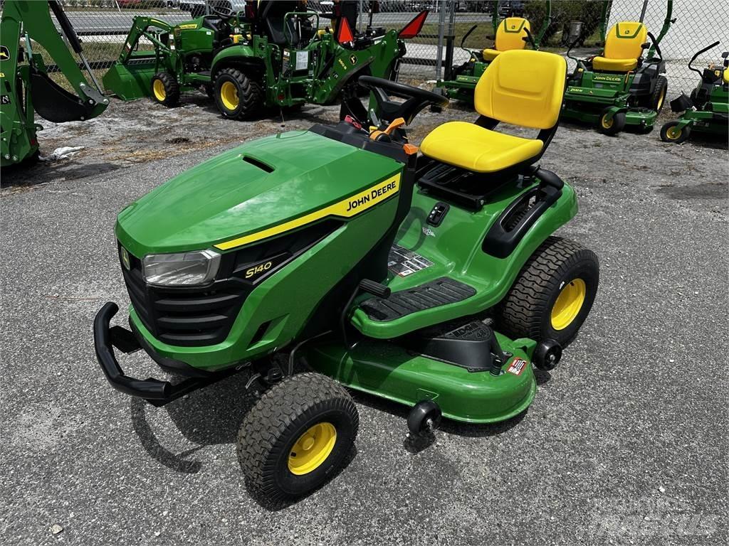 John Deere S140 Ráülős fűnyírók