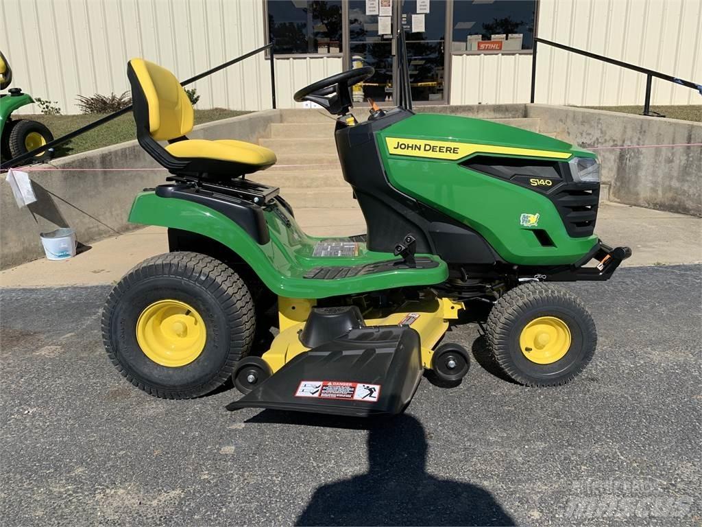 John Deere S140 Ráülős fűnyírók