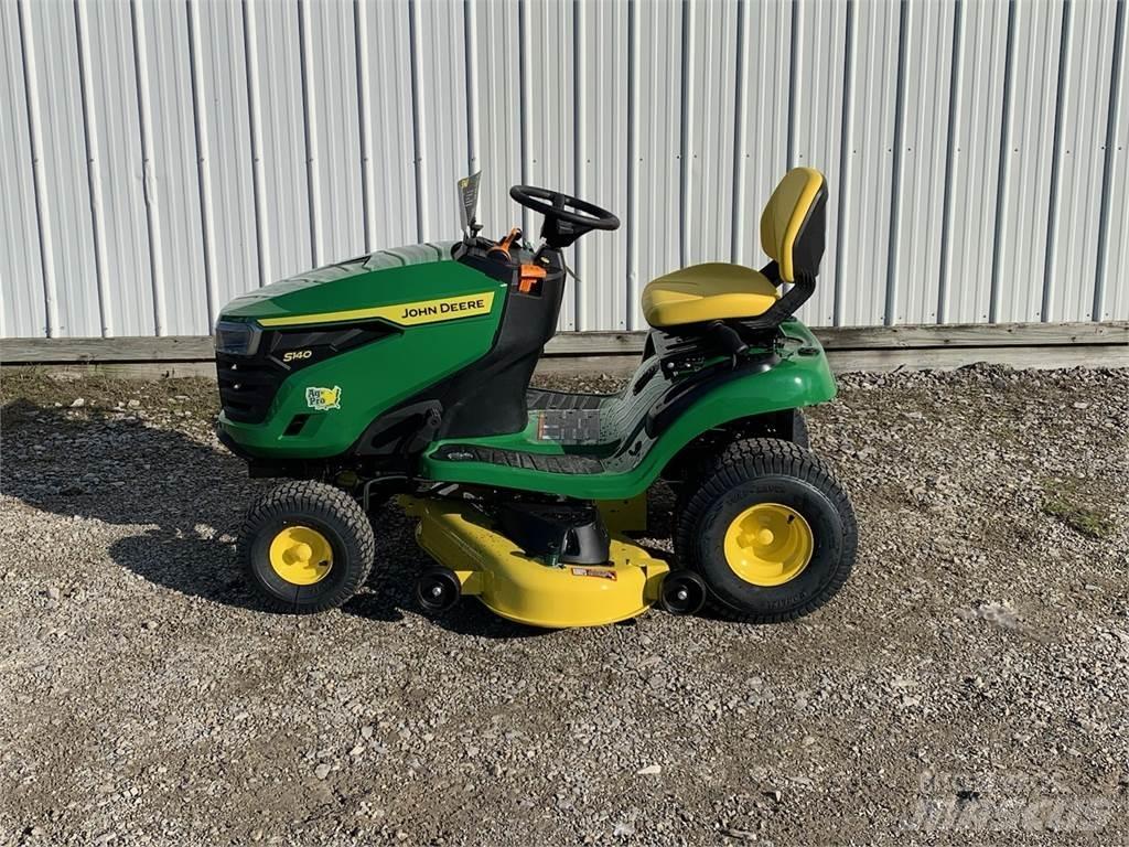 John Deere S140 Ráülős fűnyírók