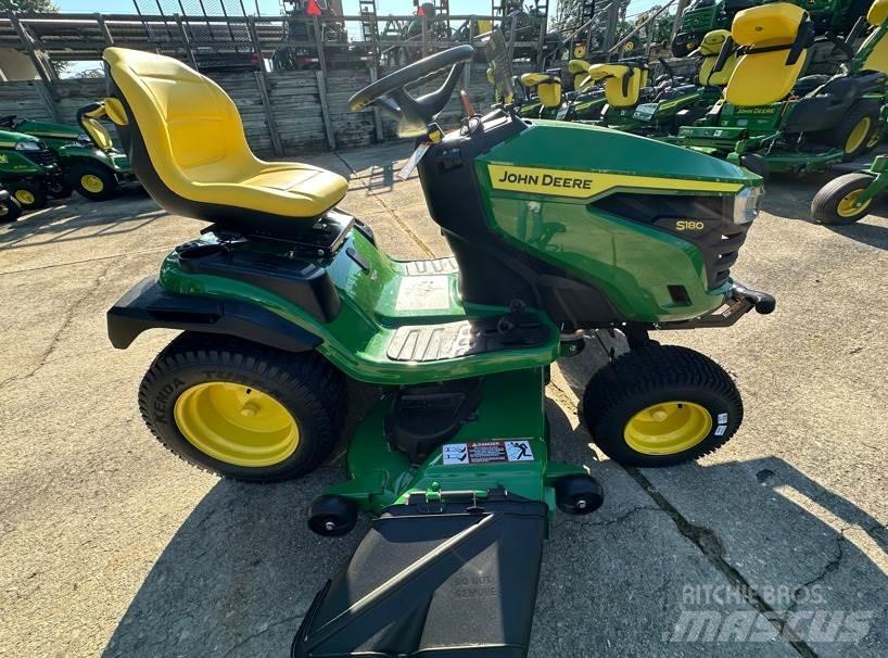 John Deere S180 Kompakt traktorok