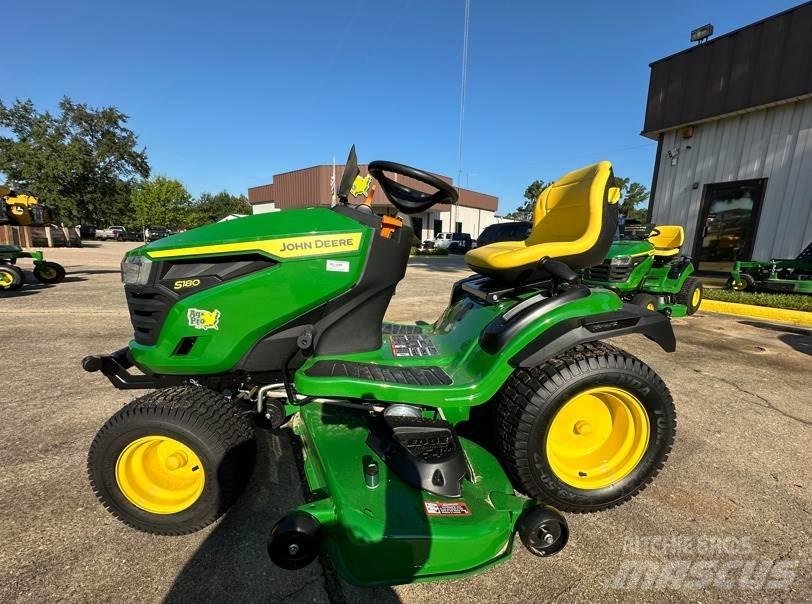 John Deere S180 Kompakt traktorok