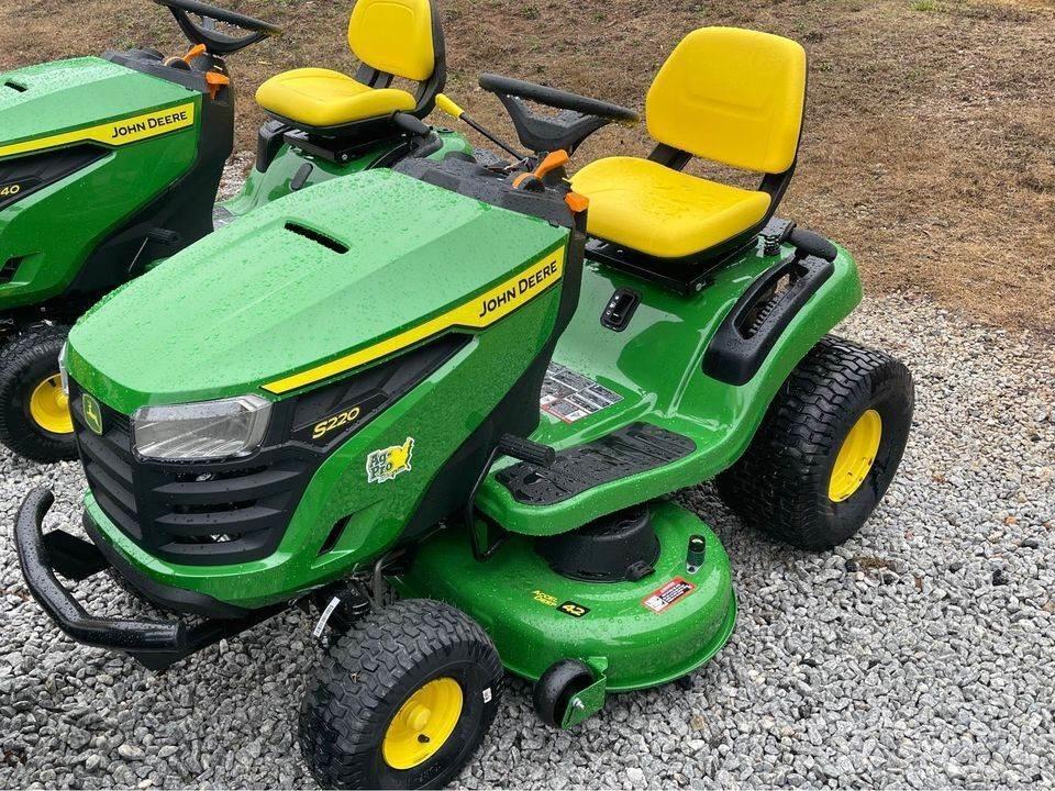 John Deere S220 Kompakt traktorok