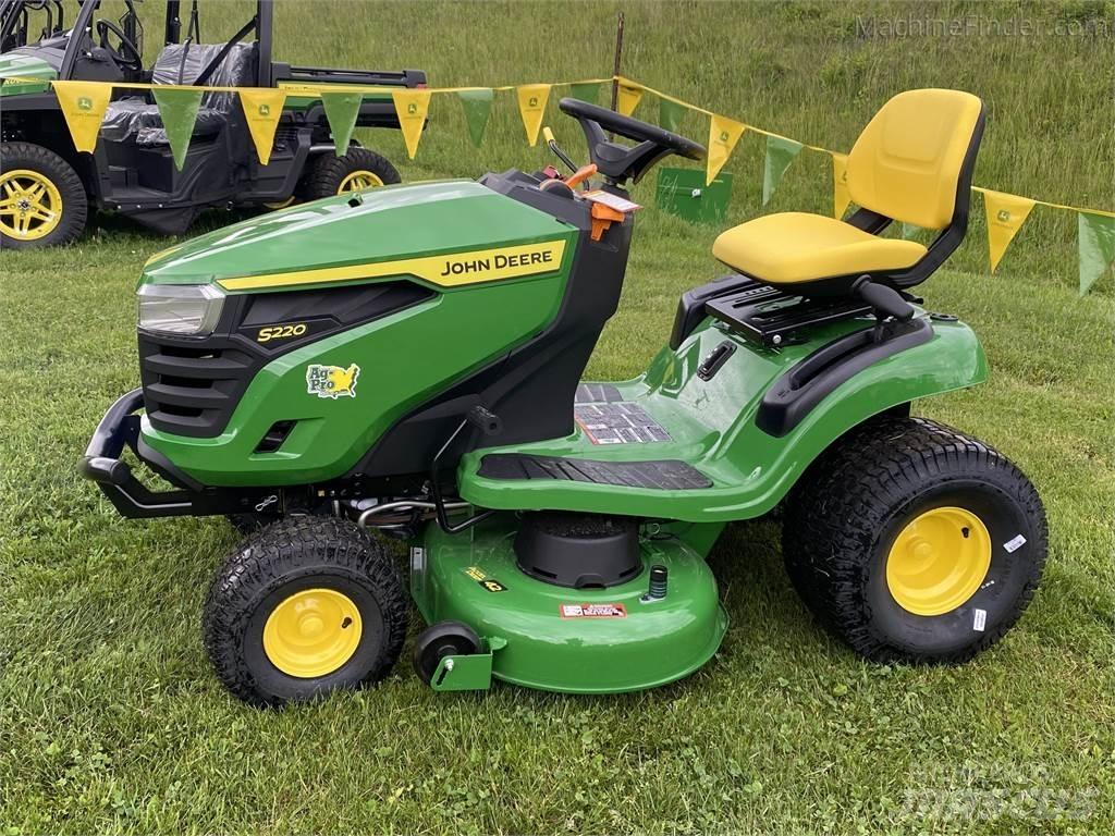 John Deere S220 Ráülős fűnyírók