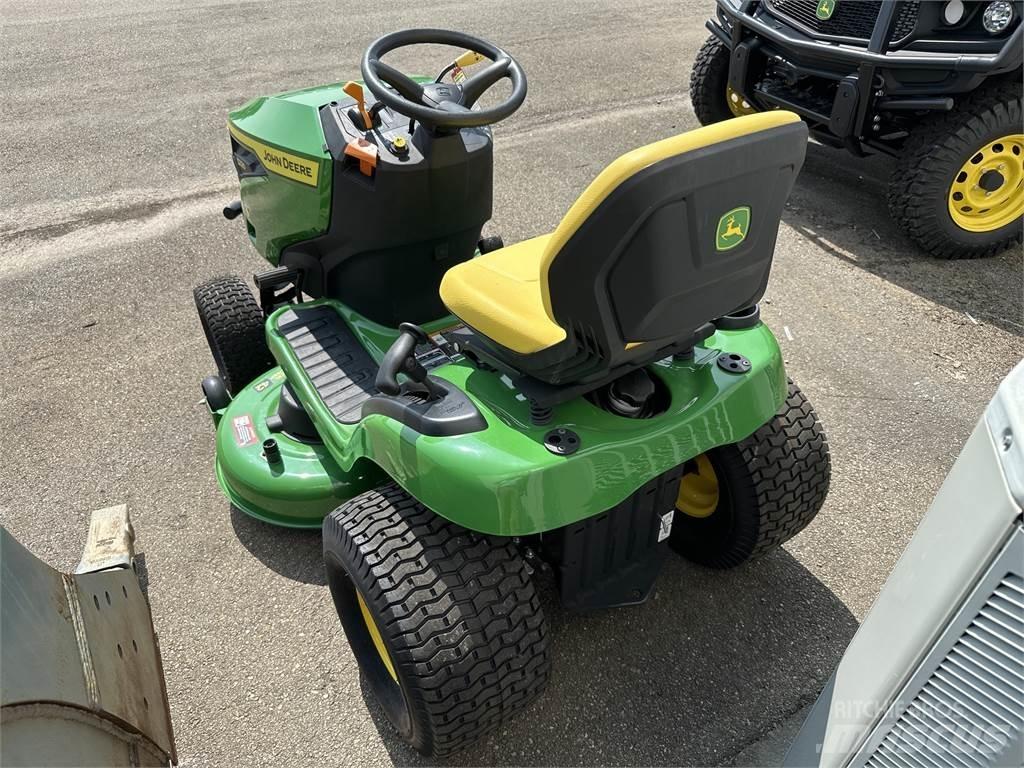 John Deere S220 Ráülős fűnyírók