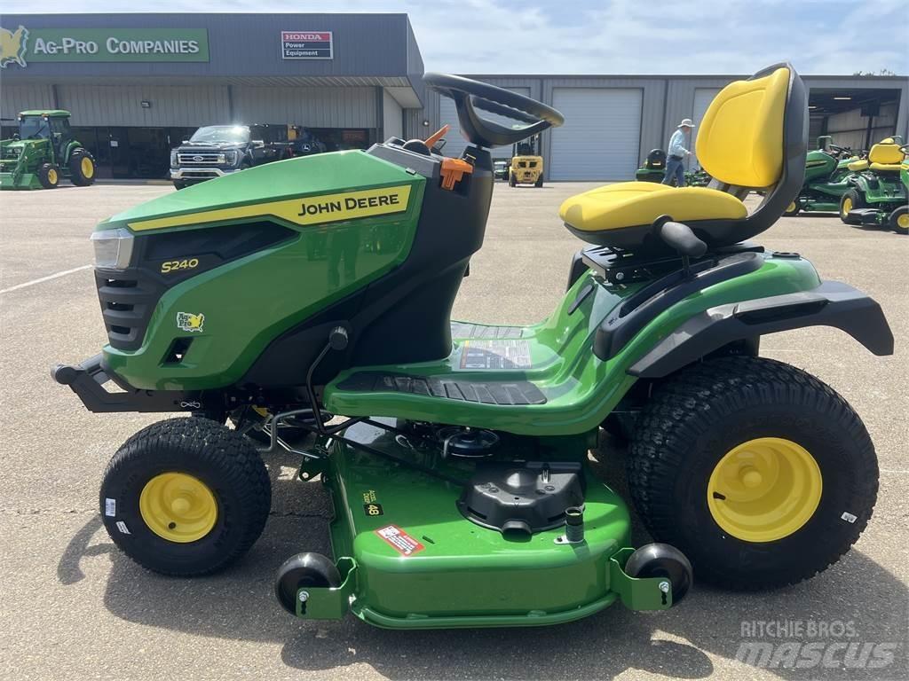 John Deere S240 Kompakt traktorok