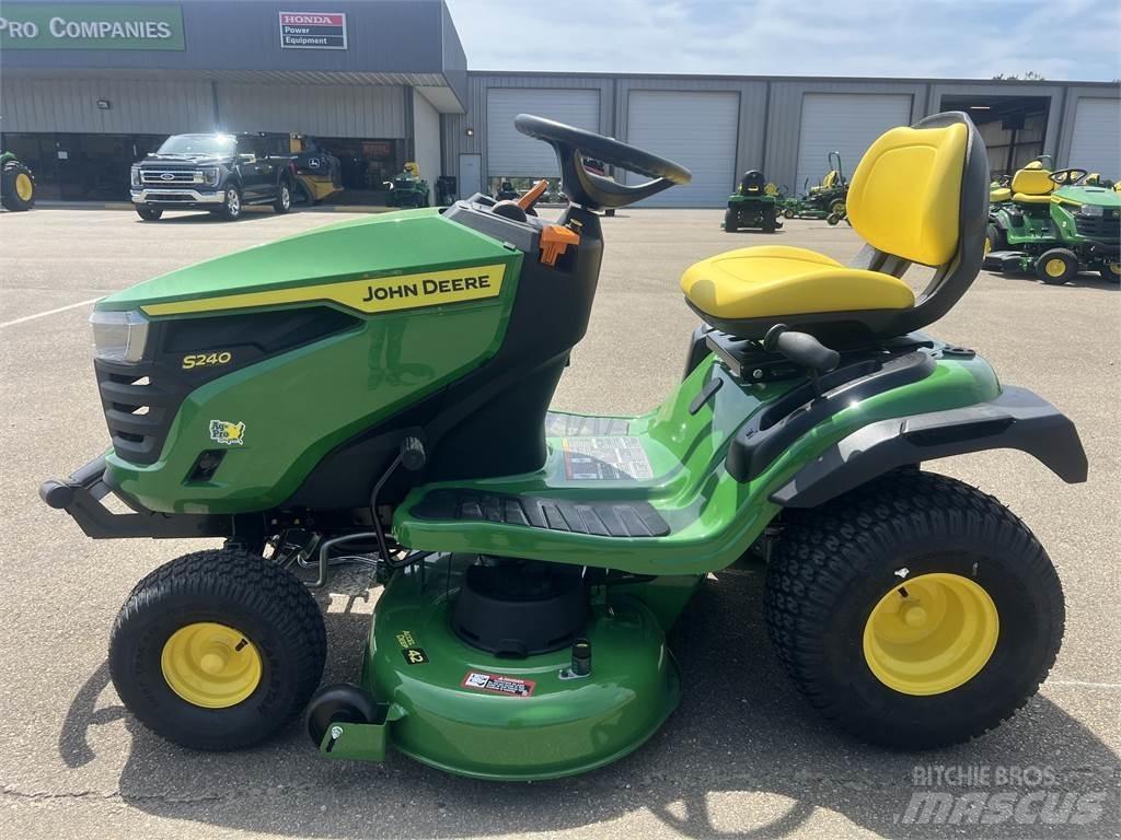 John Deere S240 Kompakt traktorok