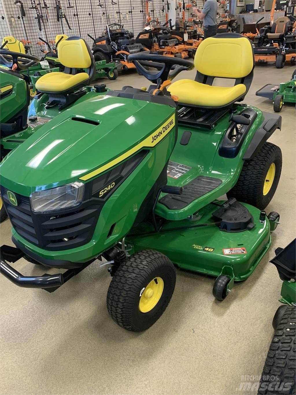 John Deere S240 Kompakt traktorok