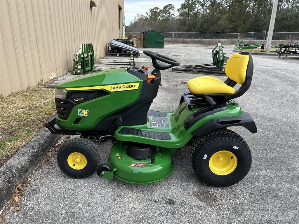 John Deere S240 Kompakt traktorok