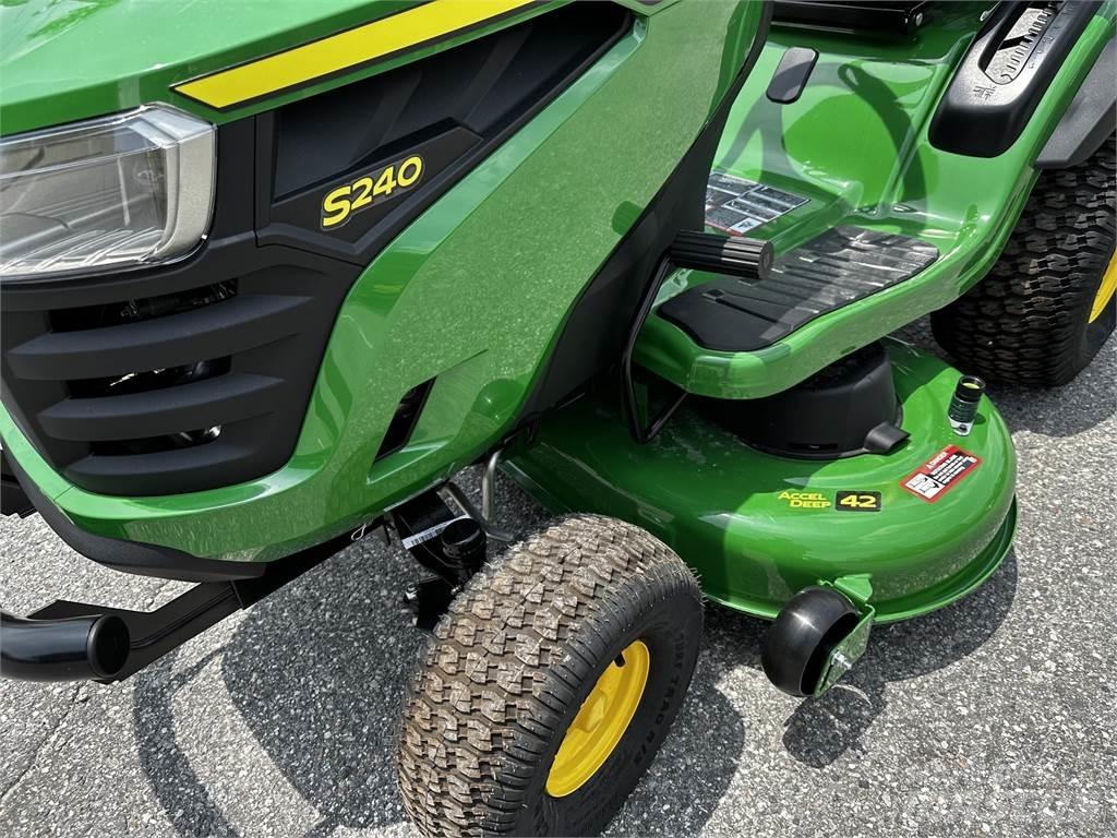John Deere S240 Kompakt traktorok
