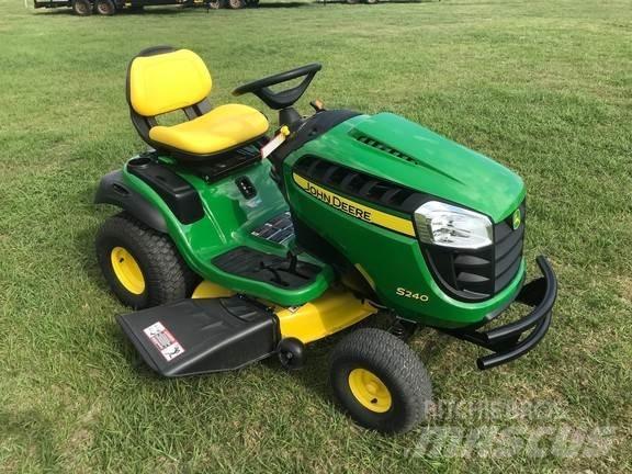 John Deere S240 Kompakt traktorok