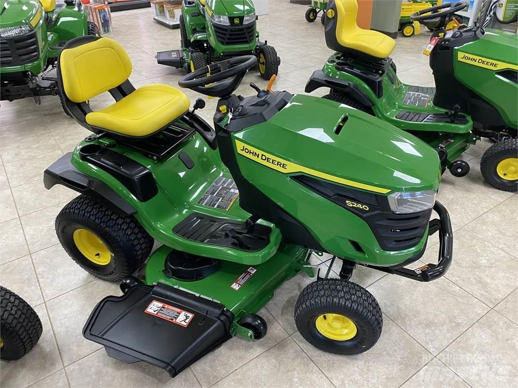 John Deere S240 Kompakt traktorok