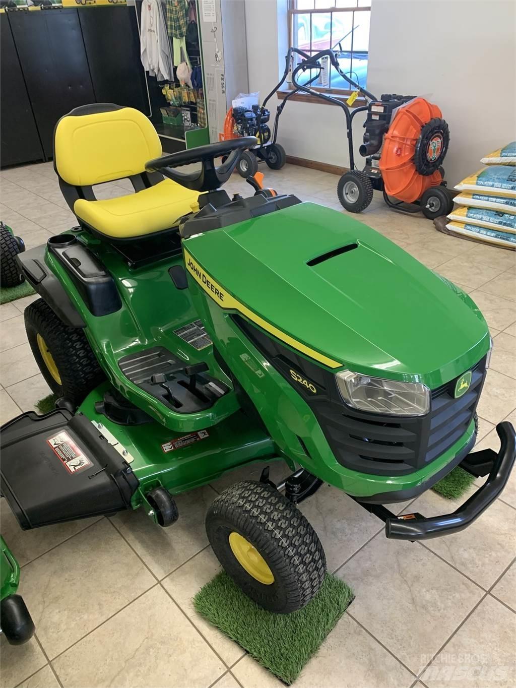 John Deere S240 Kompakt traktorok