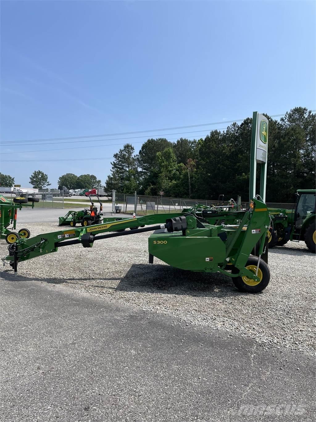 John Deere S300 Öntöző Kaszák