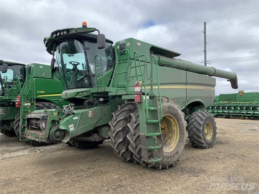 John Deere S680 Kombájnok