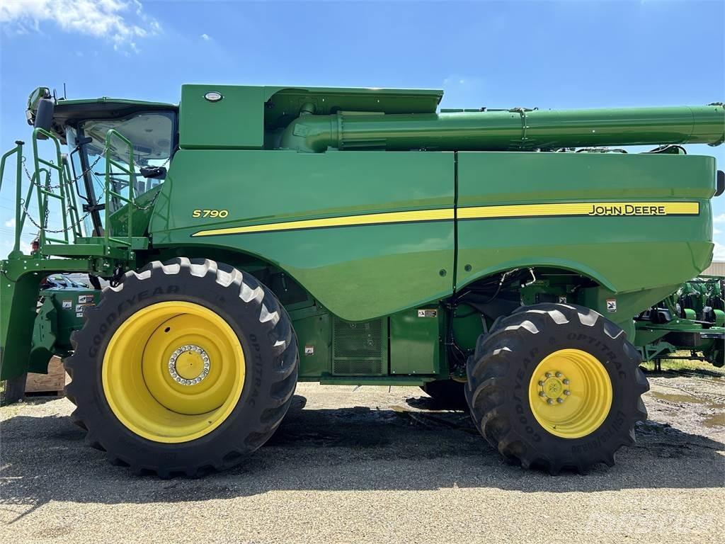 John Deere S790 Kombájnok