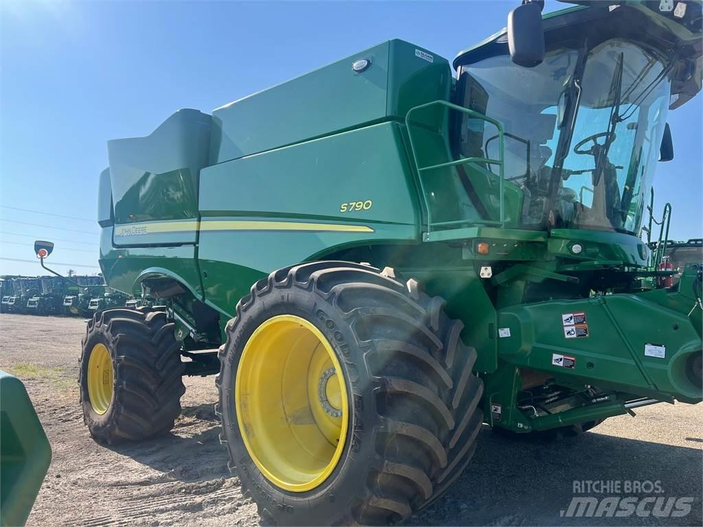 John Deere S790 Kombájnok