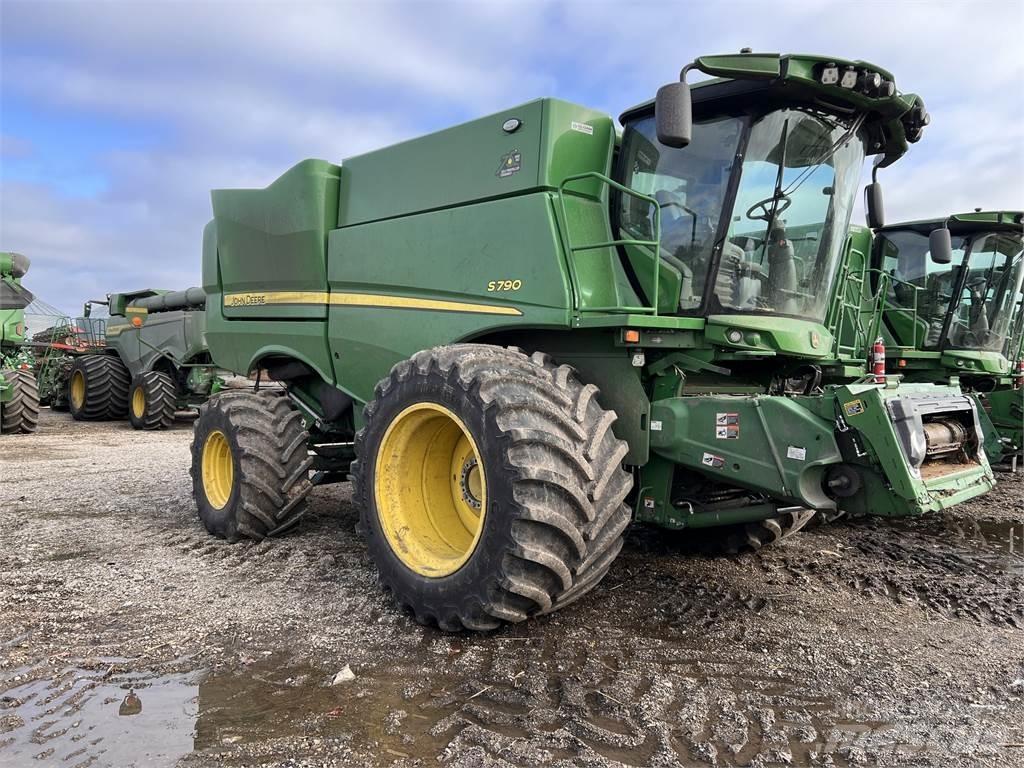 John Deere S790 Kombájnok
