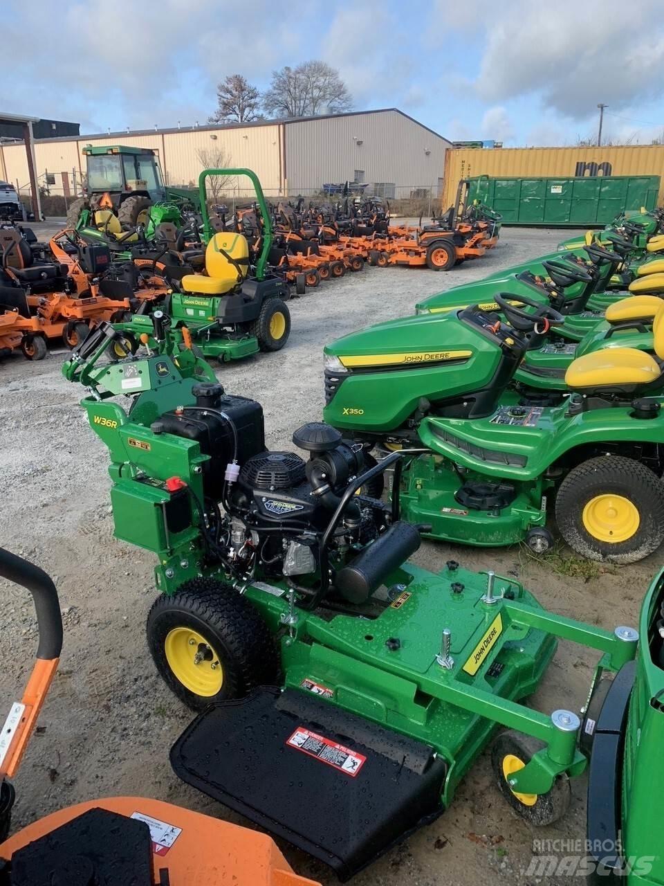 John Deere W36R Tolókaros fűnyírók