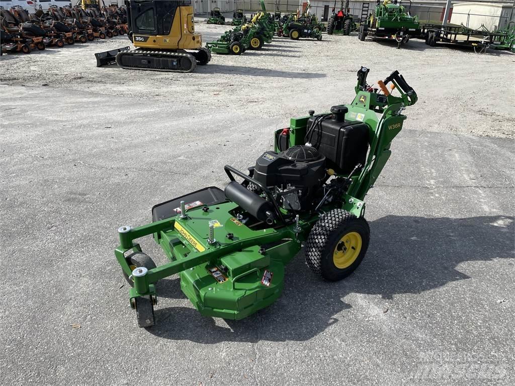 John Deere W36R Tolókaros fűnyírók