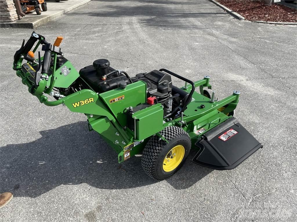 John Deere W36R Tolókaros fűnyírók